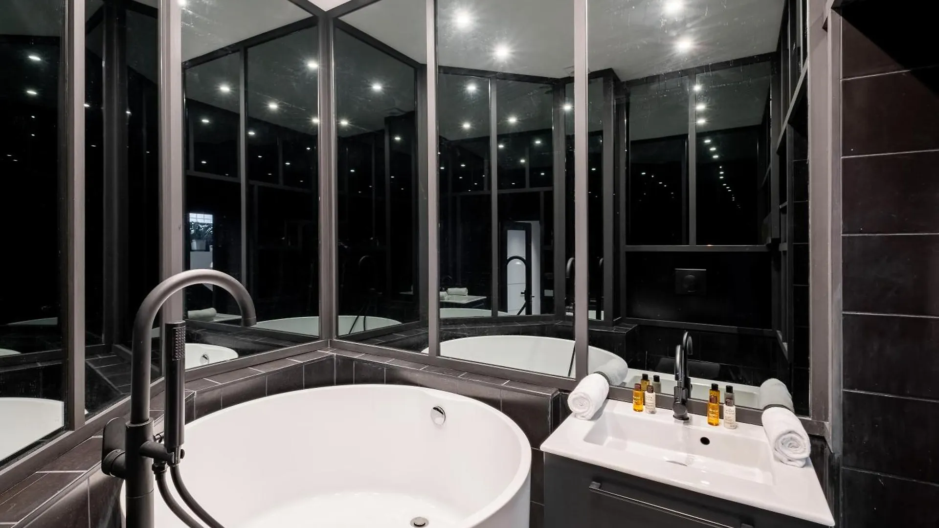 Veeve - Contemporary Excellence